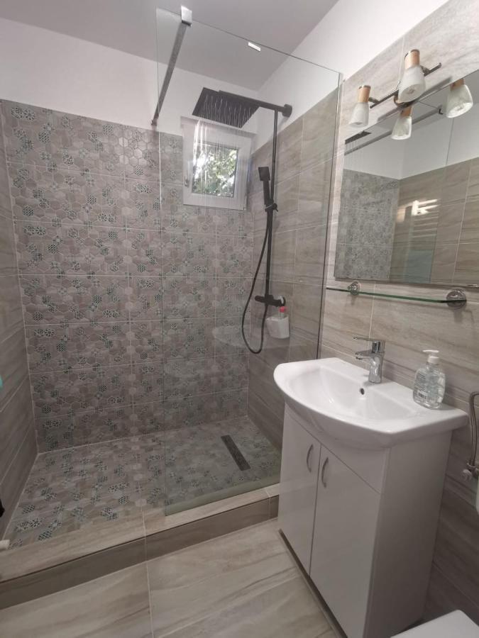 Old Town 2 Bedrooms, 1 Living *