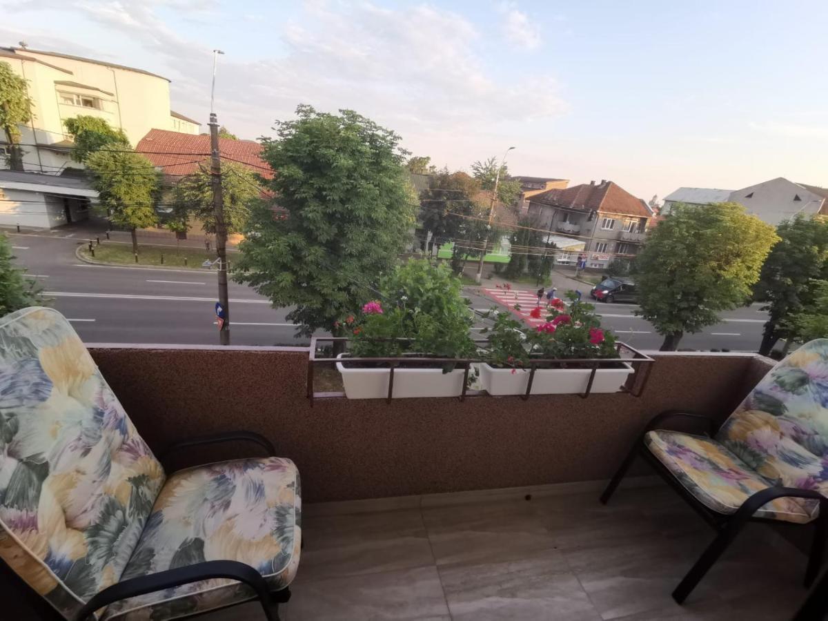 Old Town 2 Bedrooms, 1 Living Apartment